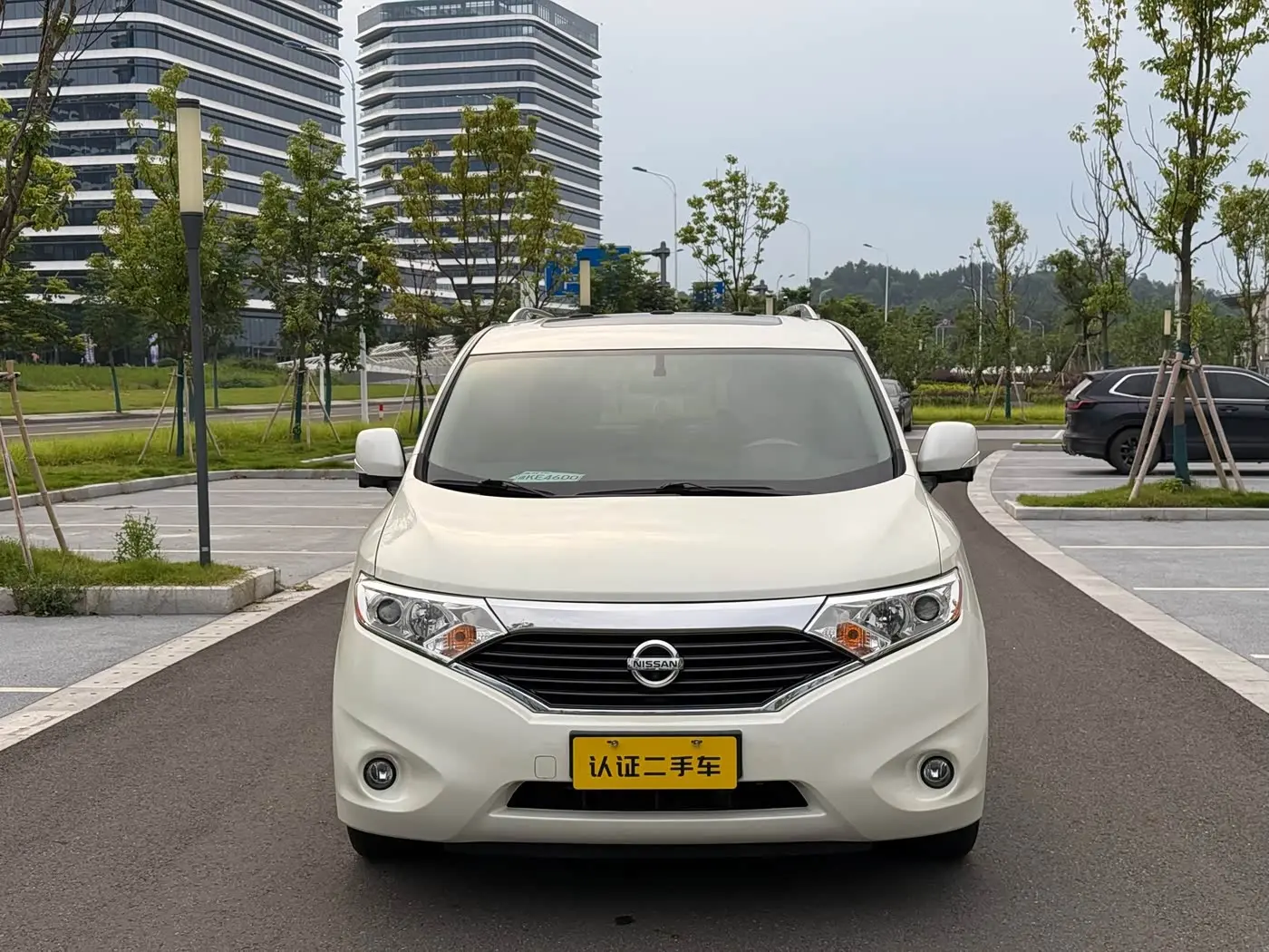 Nissan Quest 2017 — Photo 2/18