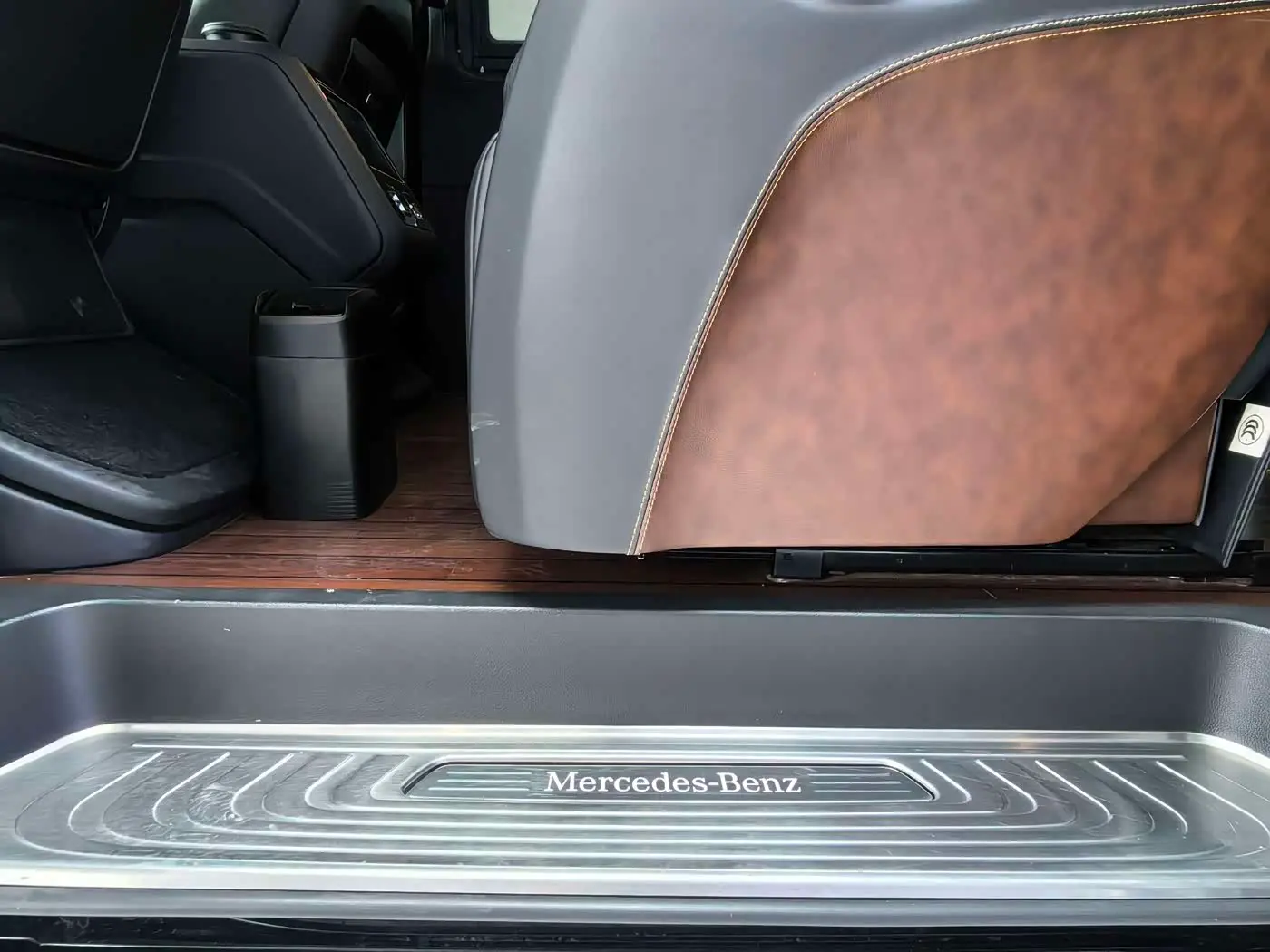 Mercedes-Benz V-Class 2019 — Фото 19/20