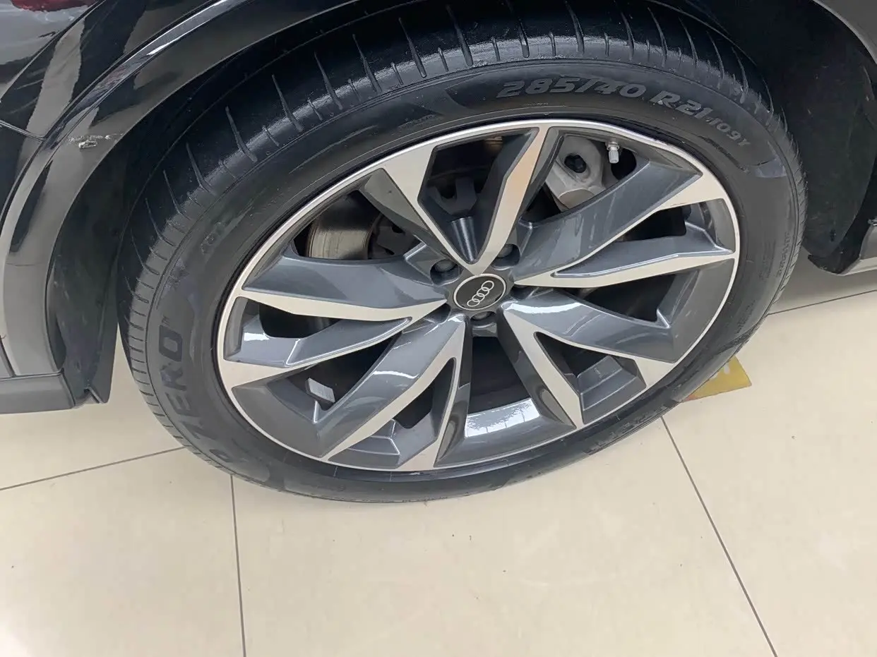 Audi Q7 2021 — Photo 13/19