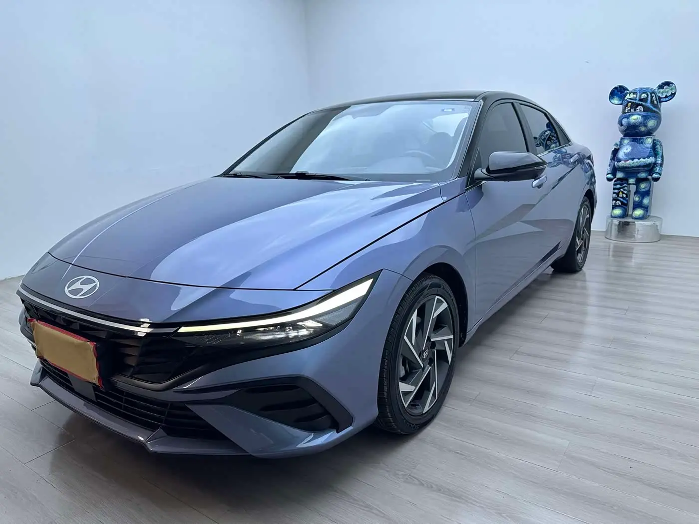 Hyundai Elantra 2023 — Фото 1/20