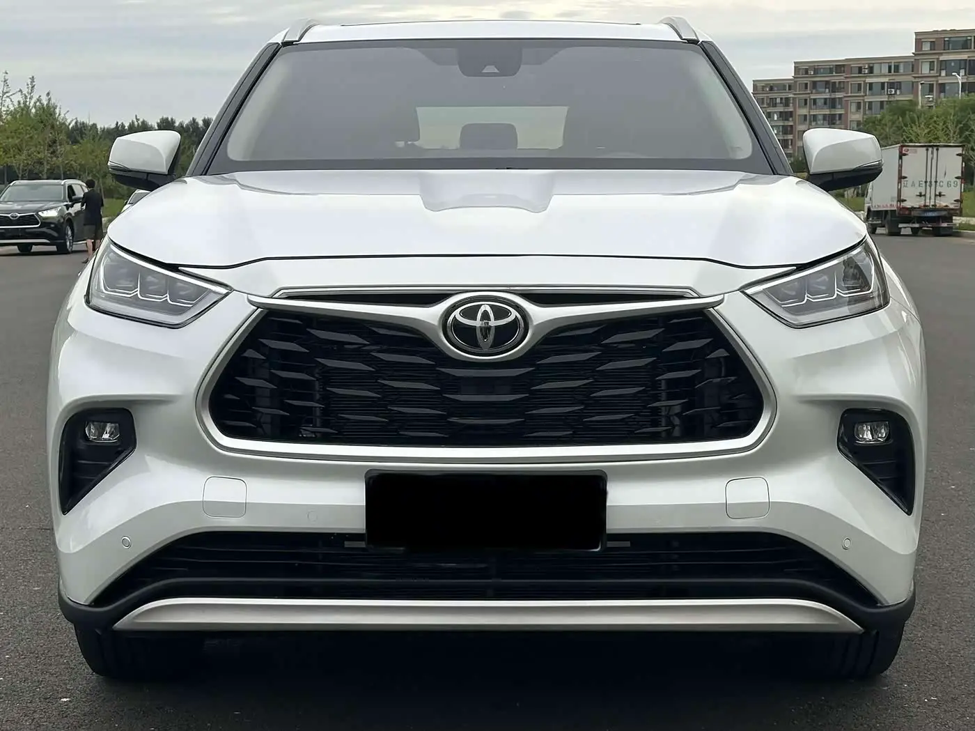 Toyota Highlander 2025 — Photo 2/9