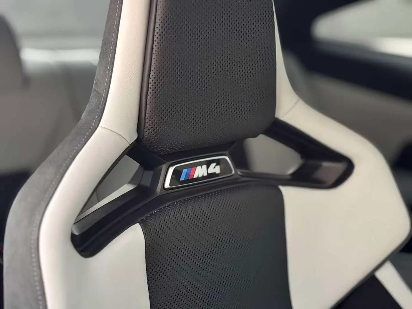 BMW M4 2023 — Фото 14/16