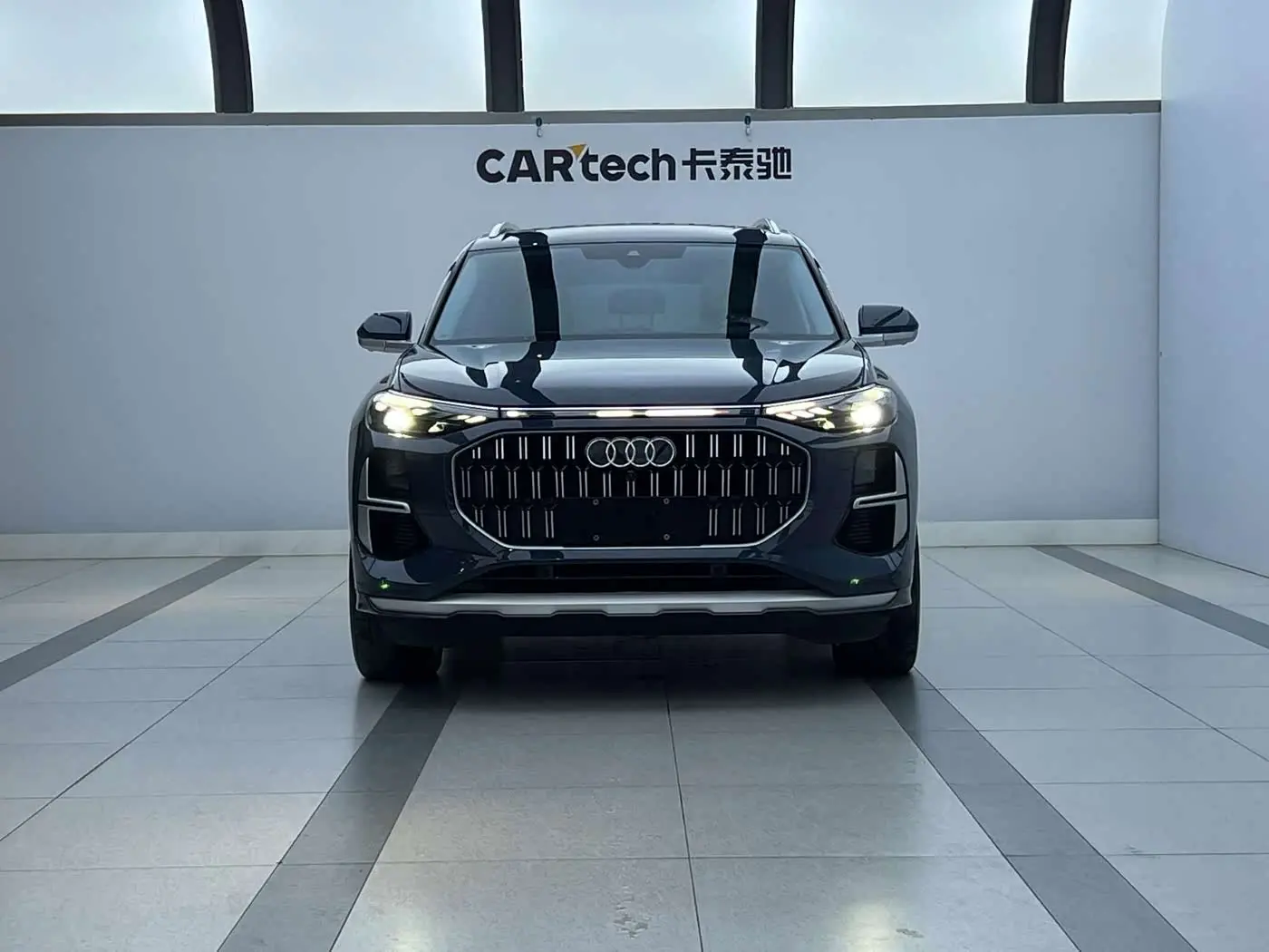 Audi Q6 2022 — Photo 2/9