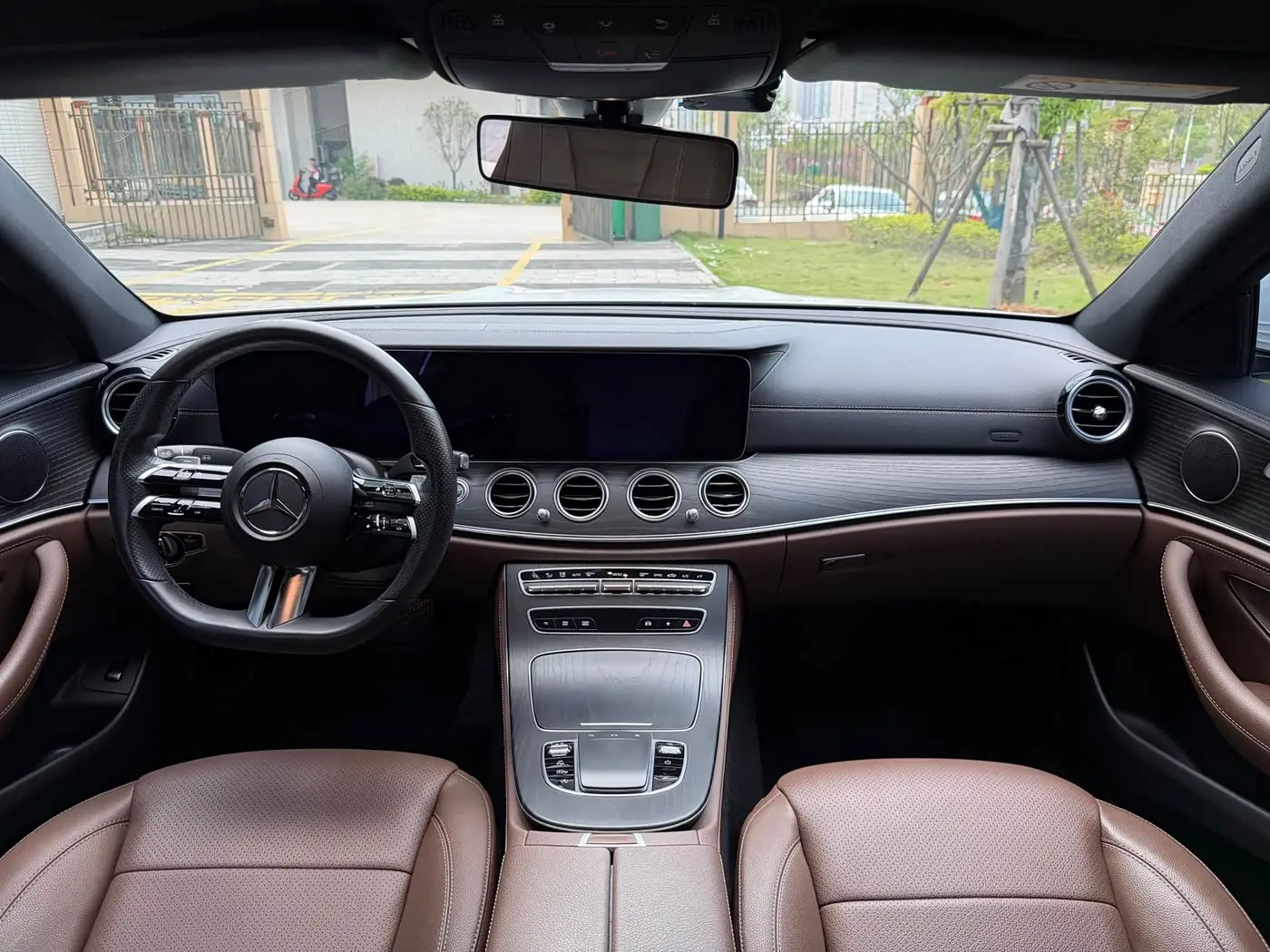 Mercedes-Benz E-Class 2021 — Photo 6/9