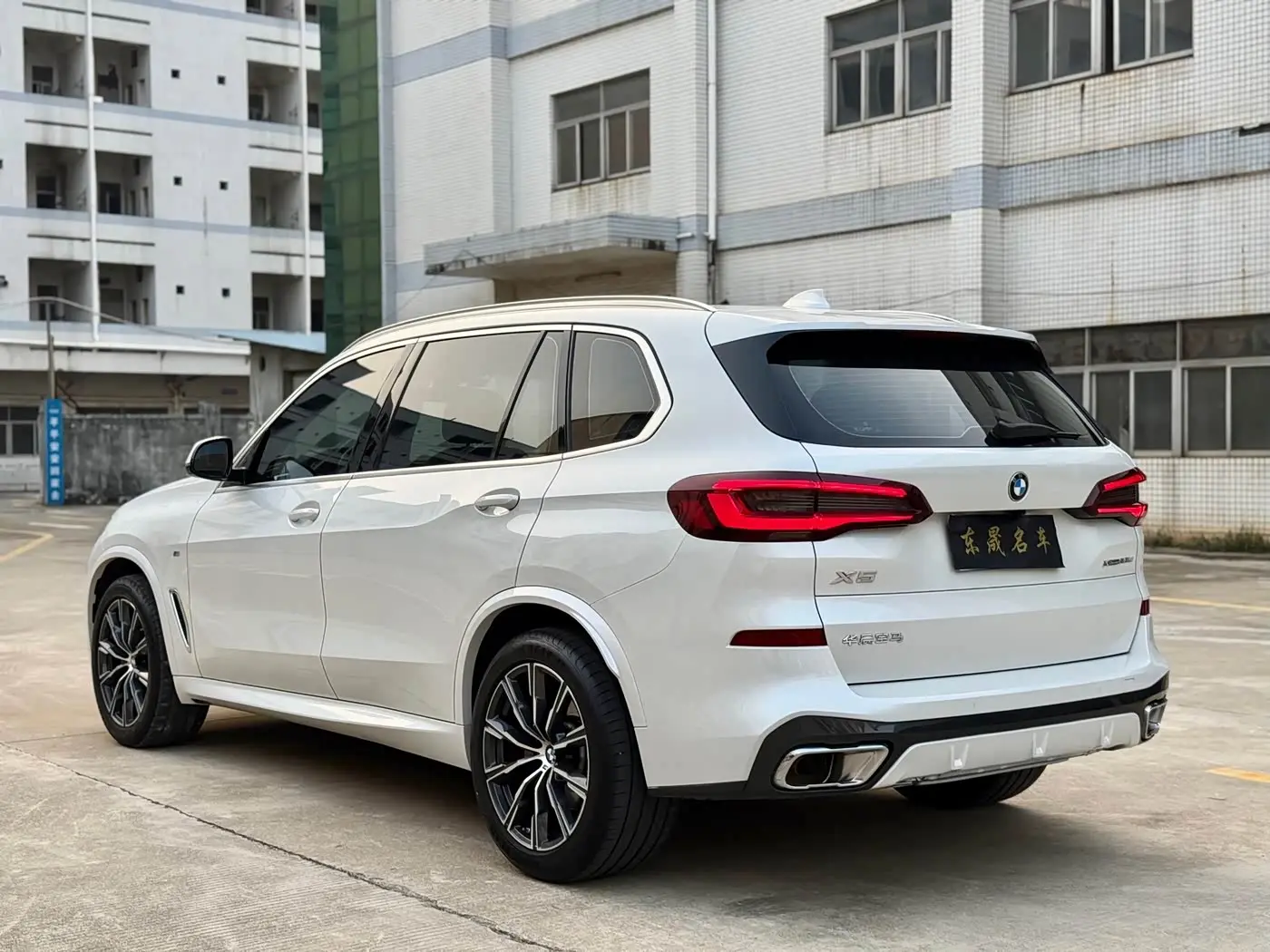 BMW X5 2023 — Фото 16/18