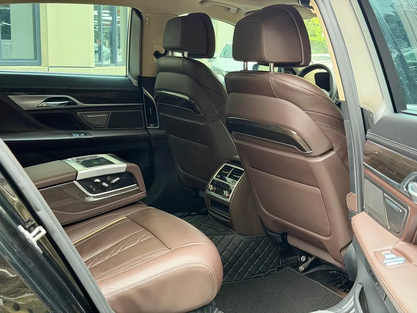 BMW 7 Series 2019 — Фото 10/10