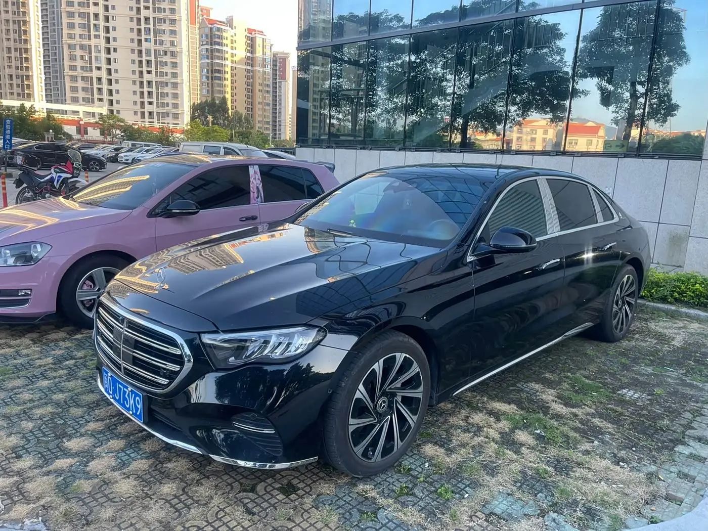Mercedes-Benz E-Class 2024 — Photo 1/8