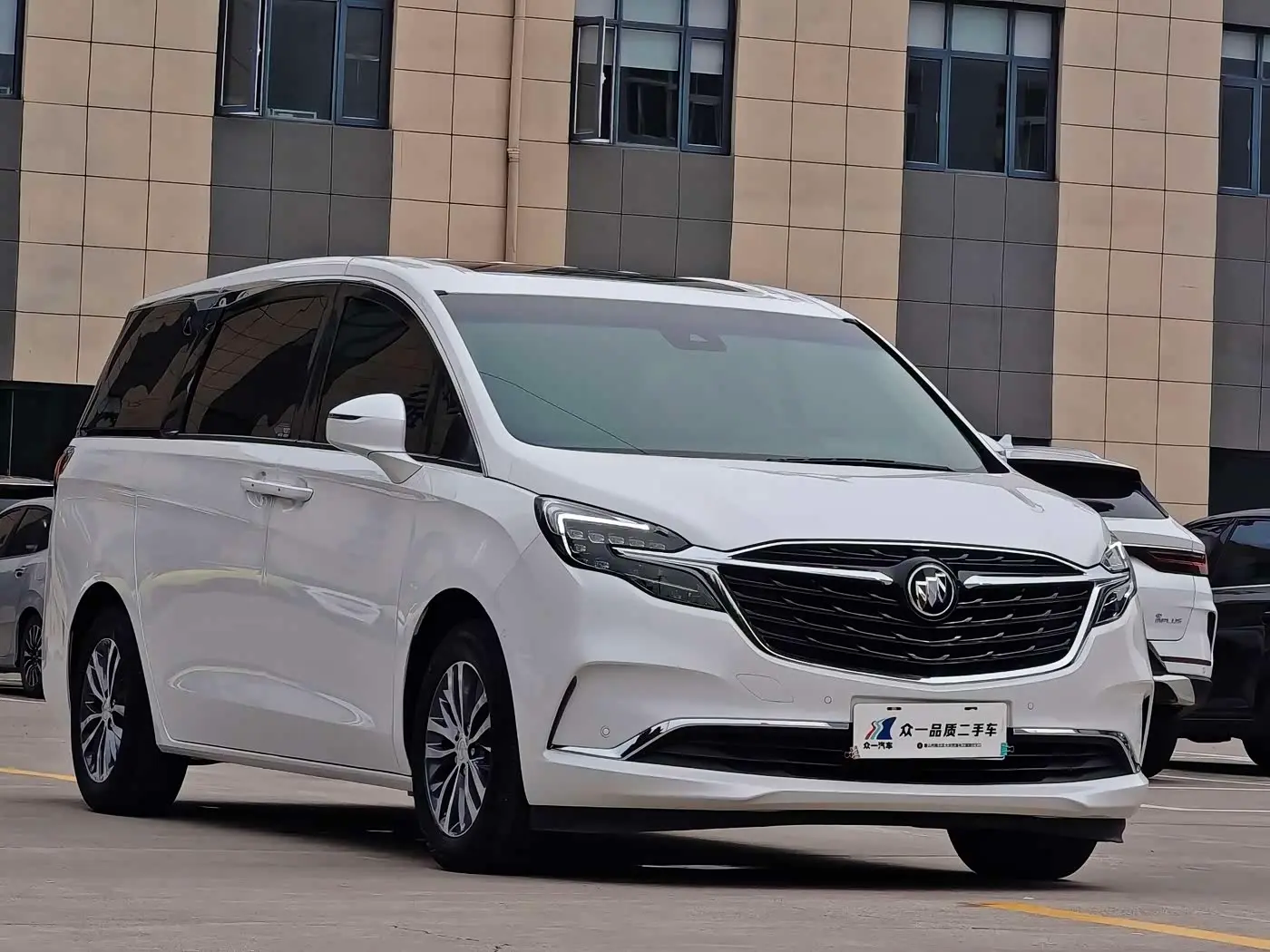 Buick GL8 2022 — Photo 3/18