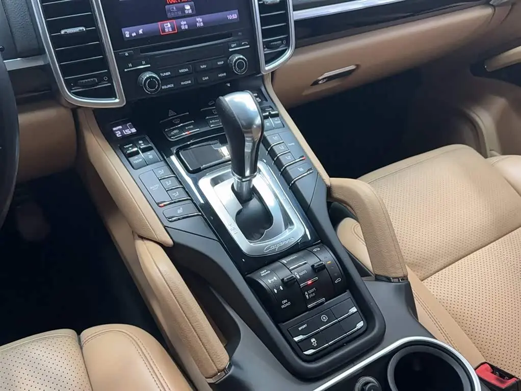 Porsche Cayenne 2017 — Photo 6/20