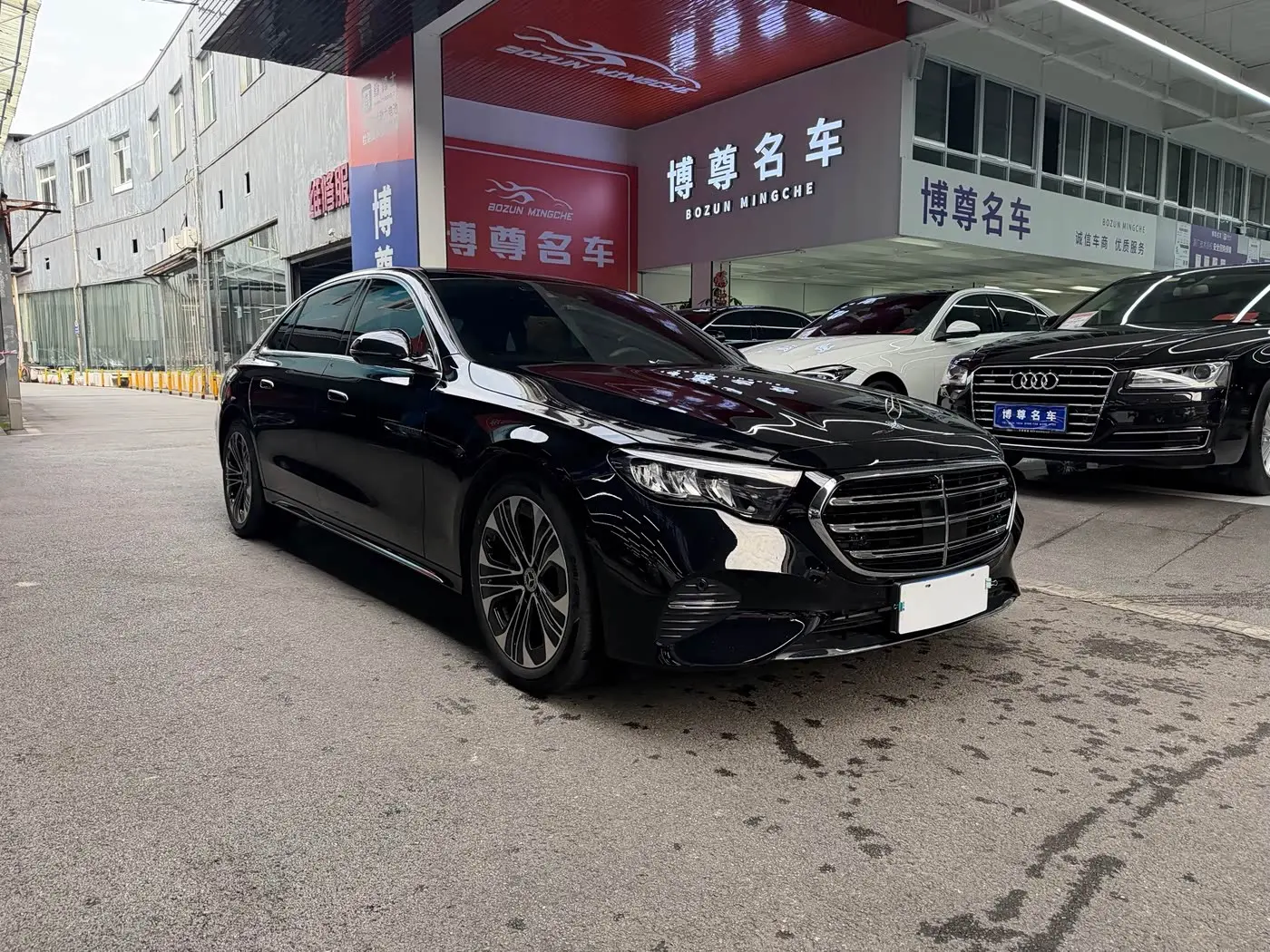 Mercedes-Benz E-Class 2025 — Photo 3/19