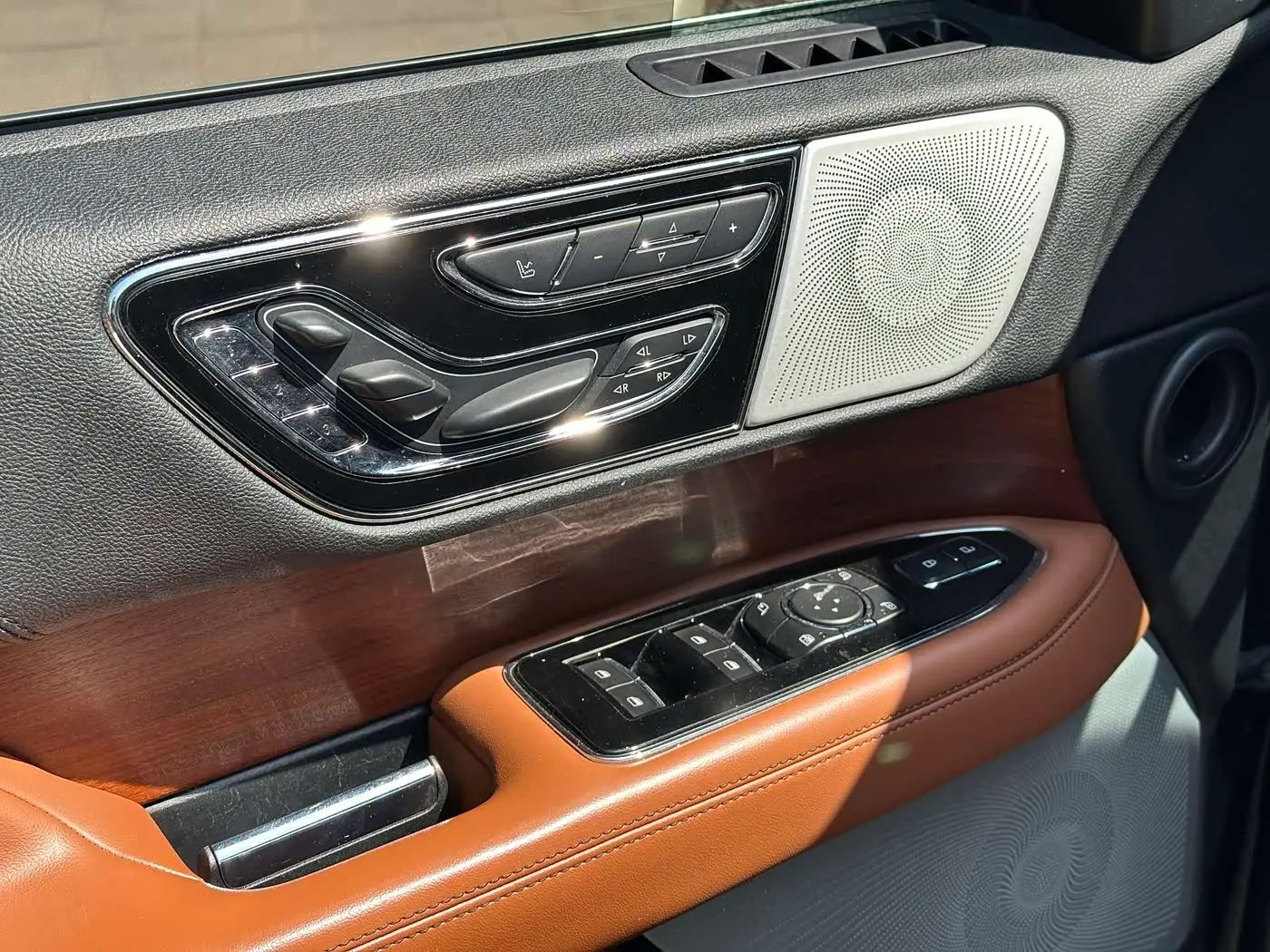 Lincoln Navigator 2020 — Photo 9/20