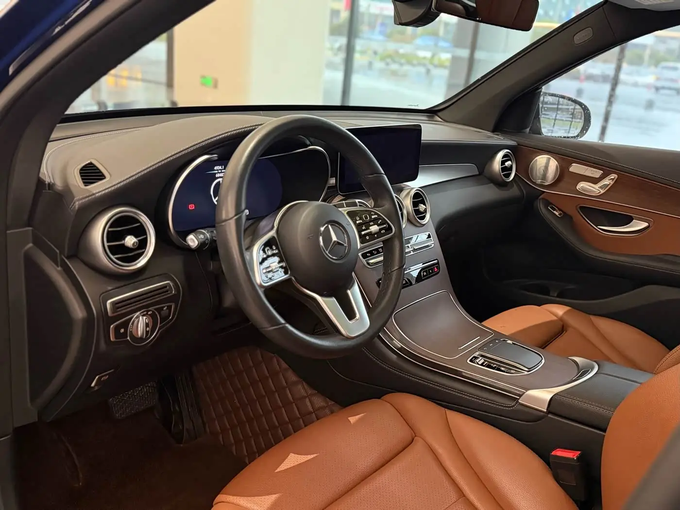 Mercedes-Benz GLC 2021 — Photo 11/20
