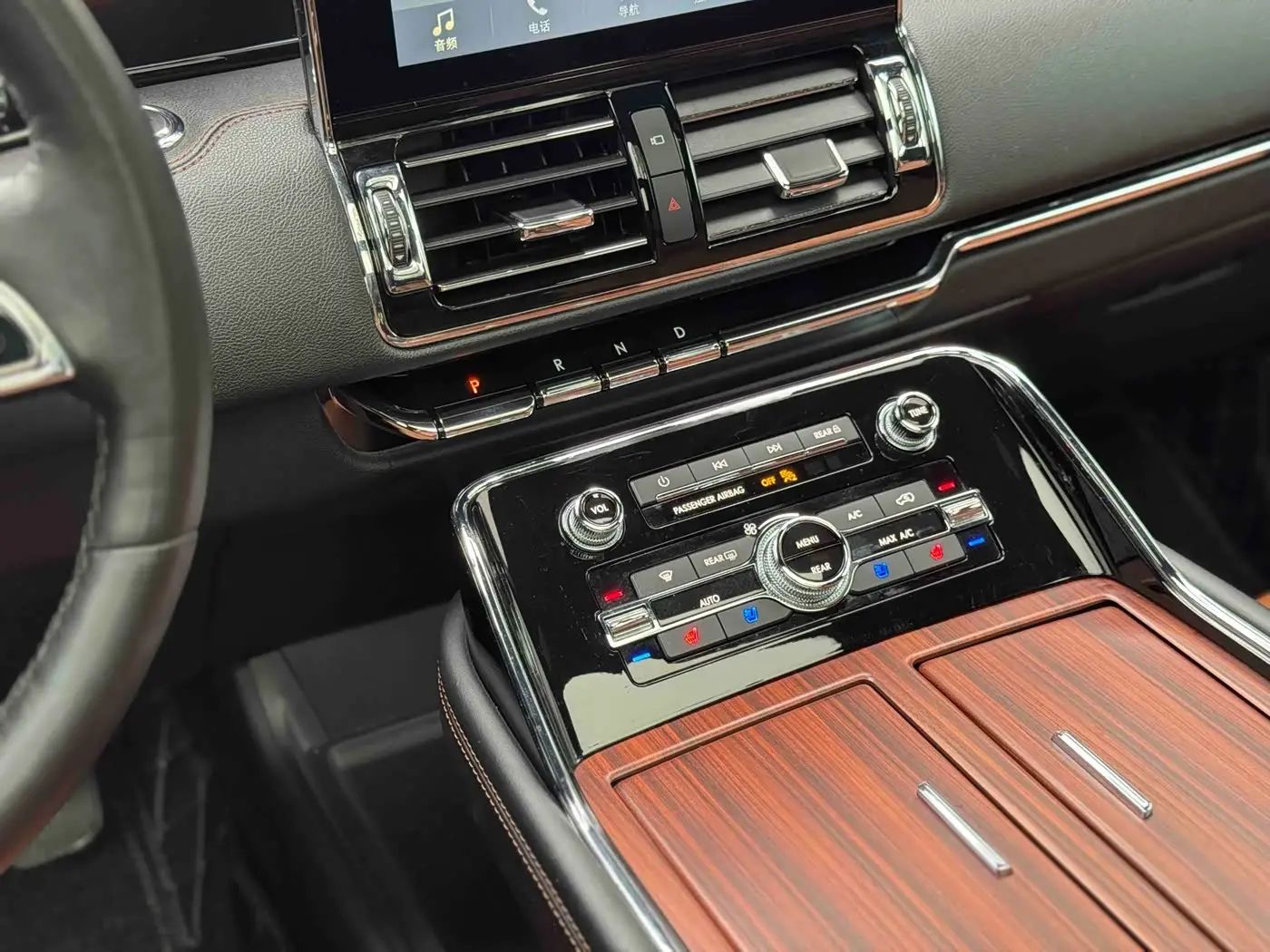 Lincoln Navigator 2019 — Photo 10/16
