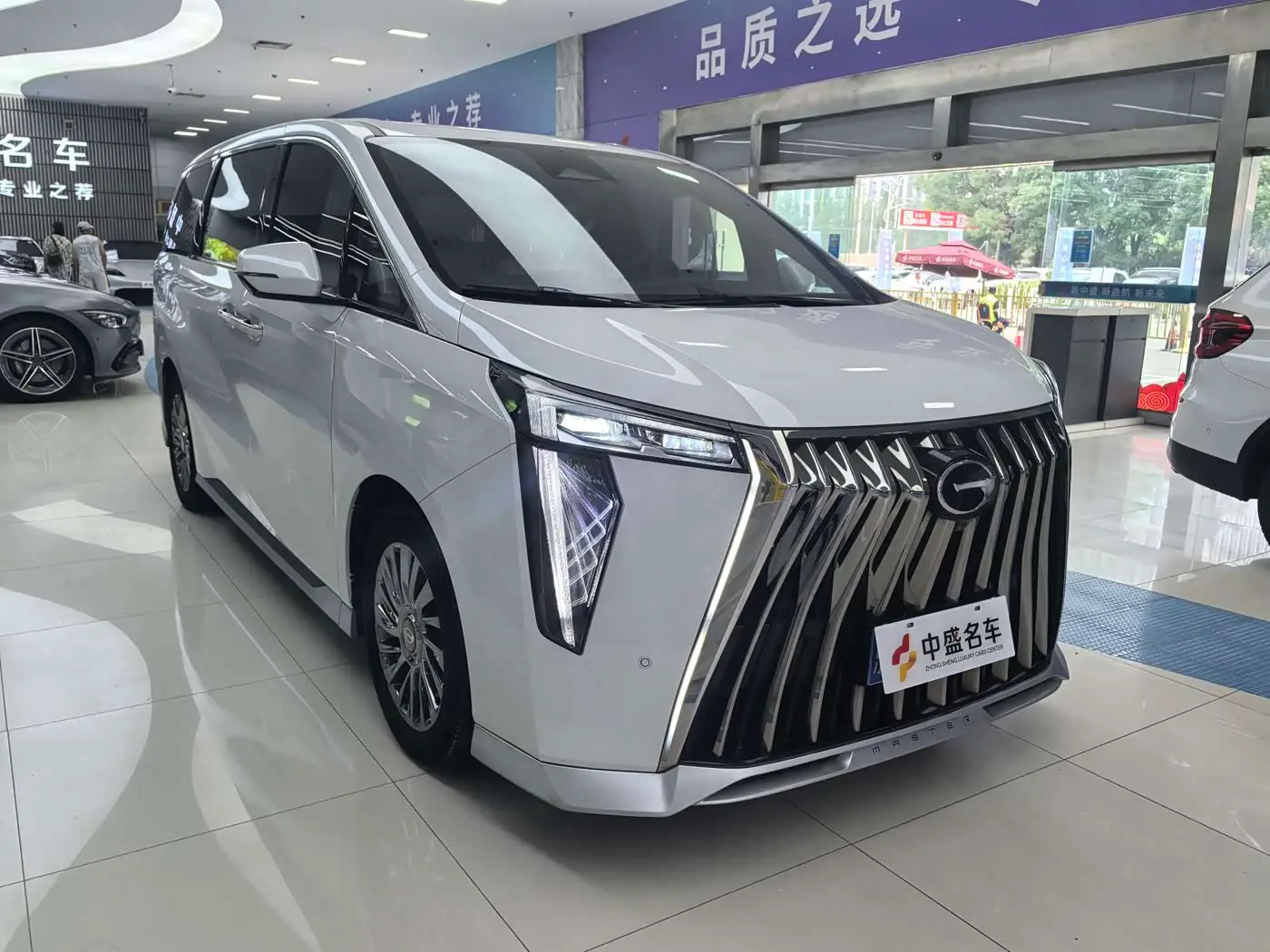 GAC Trumpchi Trumpchi M8 2023 — Photo 3/20