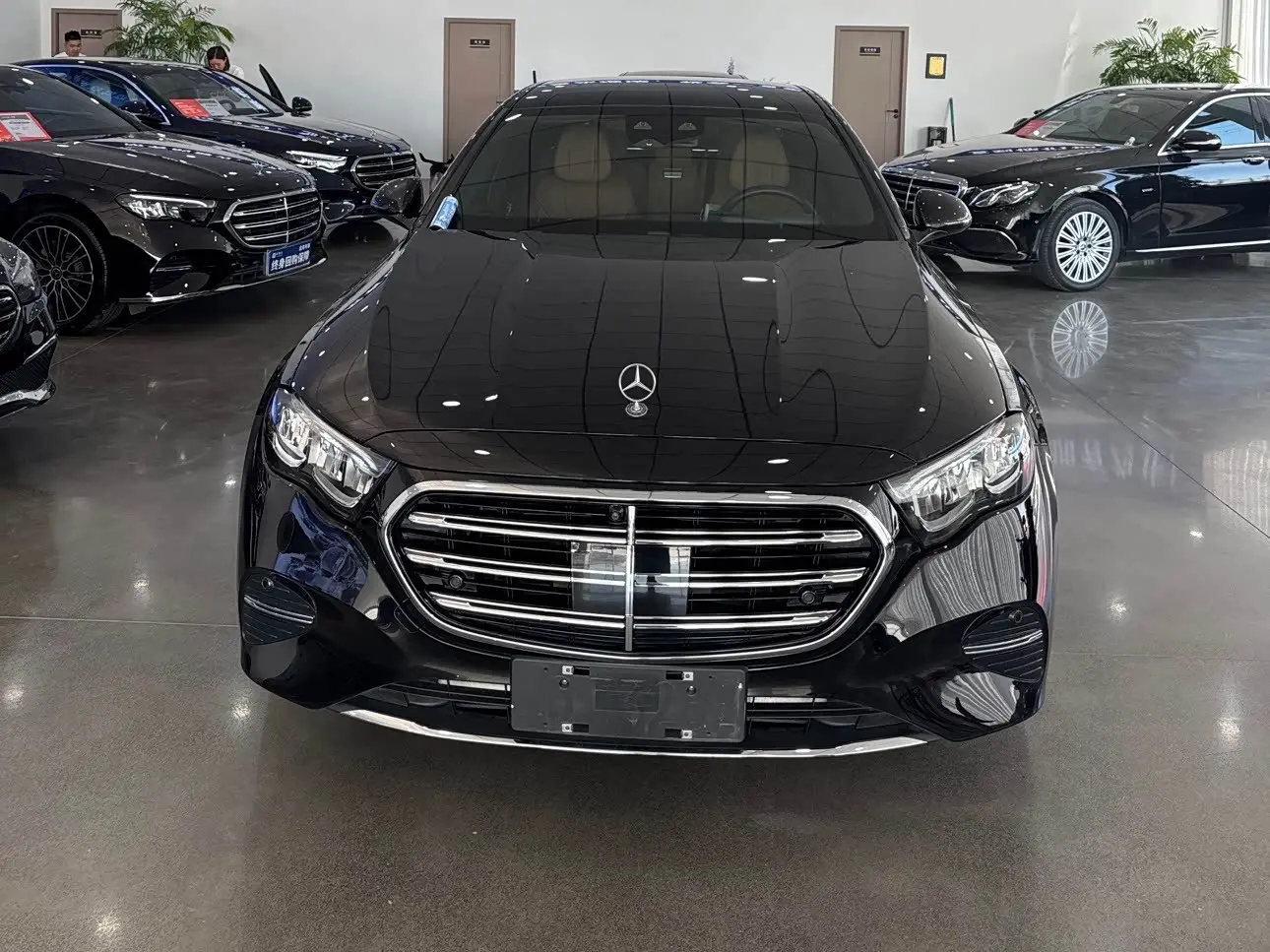 Mercedes-Benz E-Class 2024 — Photo 2/12