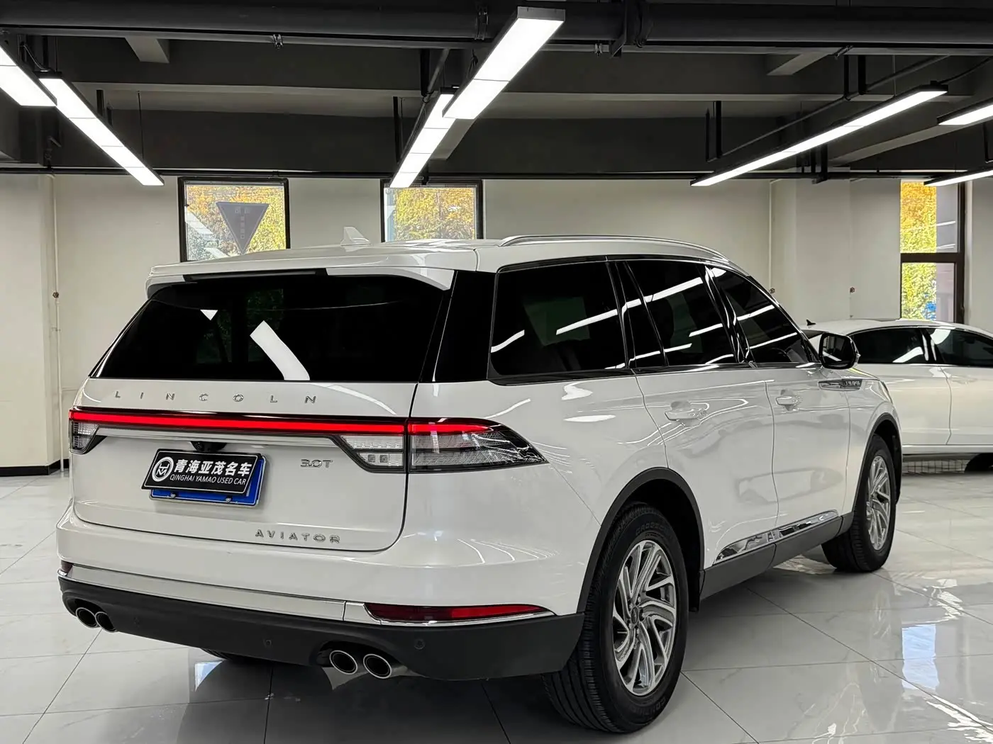 Lincoln Aviator 2021 — ფოტო 14/17