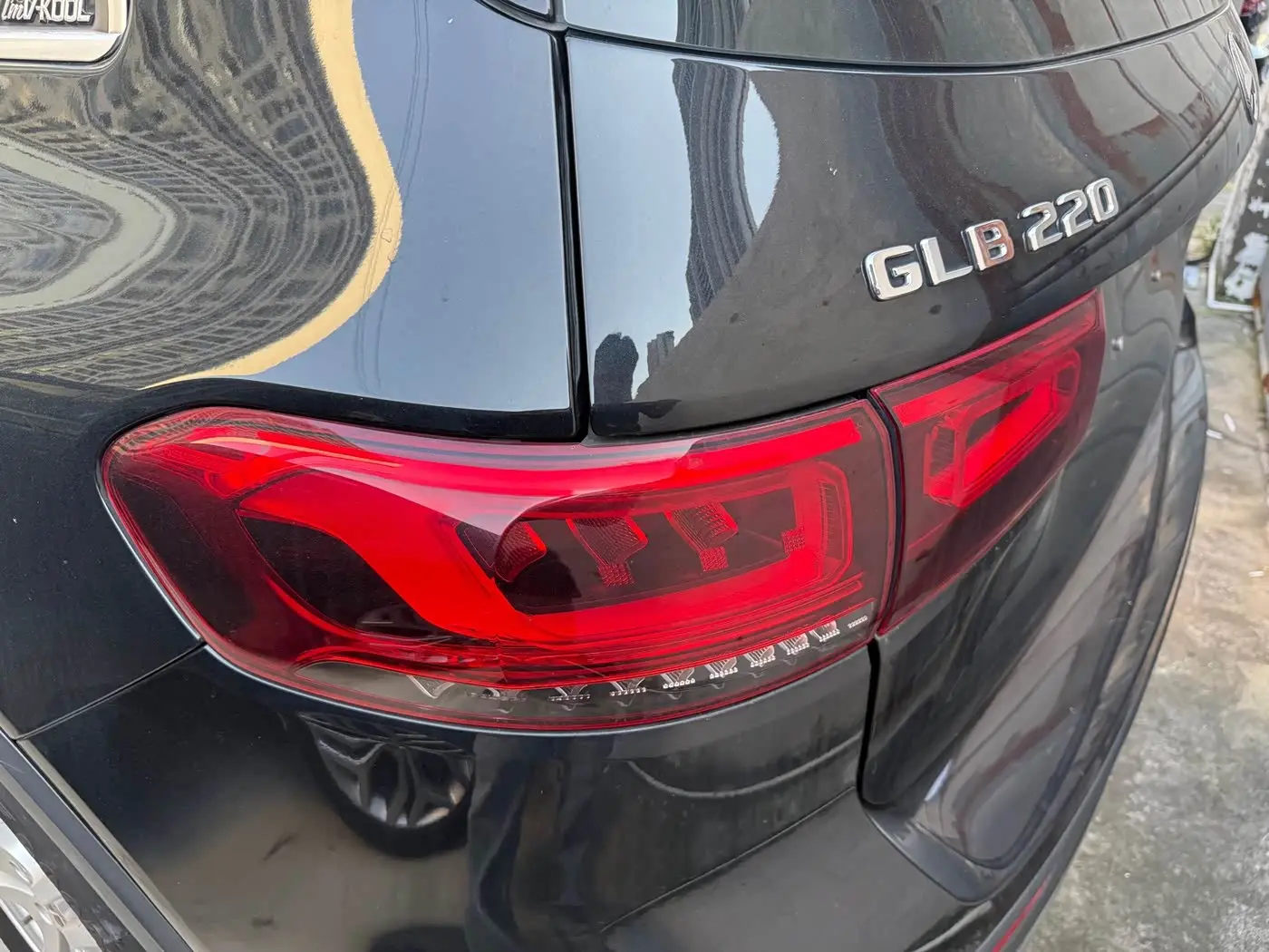 Mercedes-Benz GLB 2023 — Фото 8/20