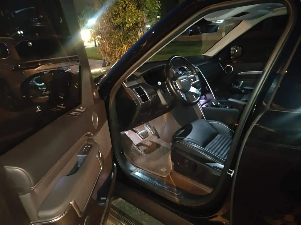 Land Rover Discovery 2021 — Photo 12/20