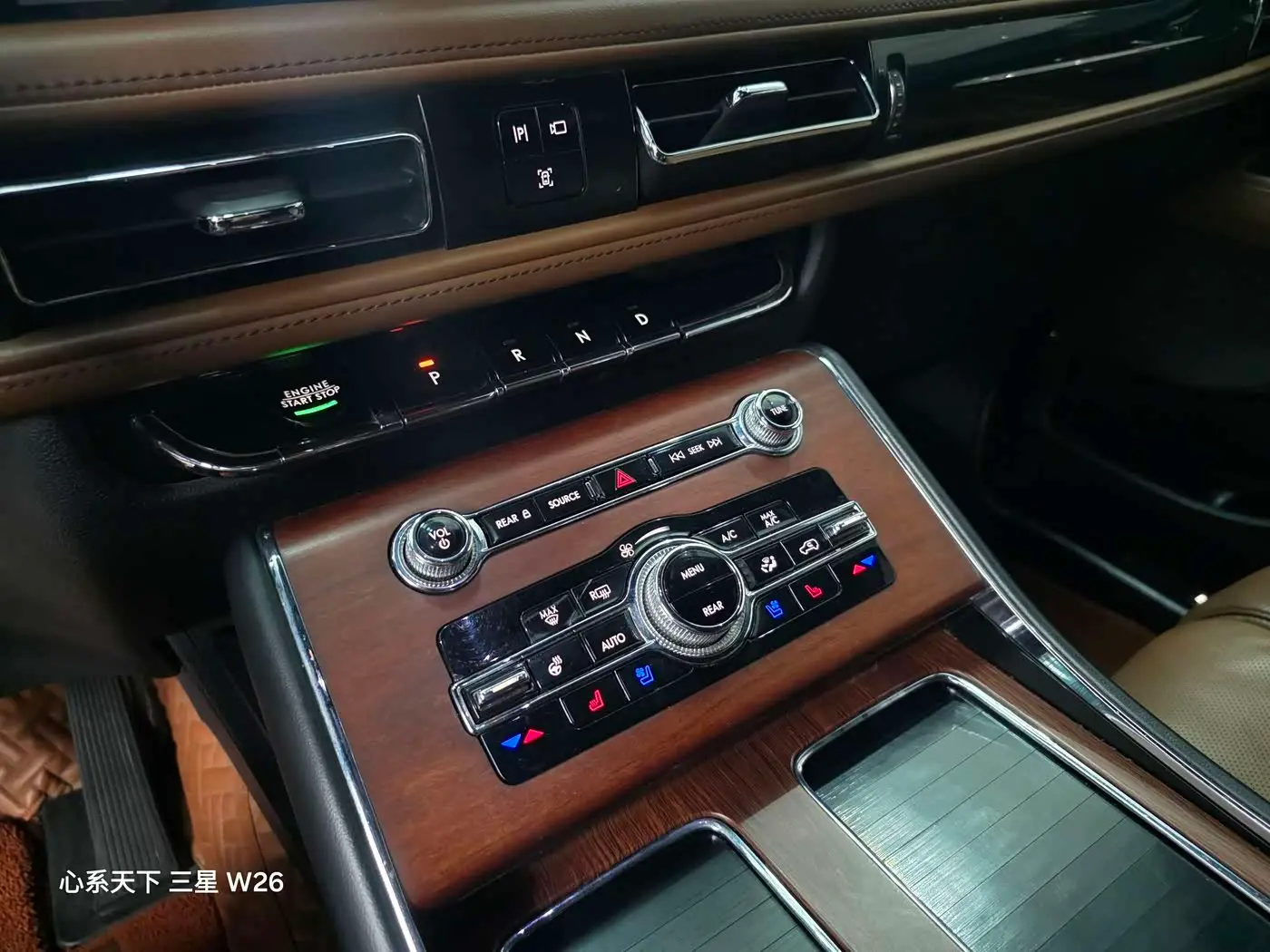 Lincoln Aviator 2021 — ფოტო 8/19