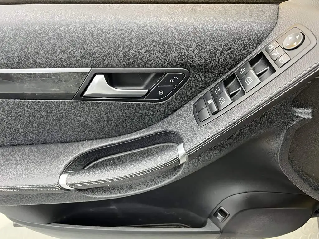 Mercedes-Benz R-Class 2017 — Фото 18/20
