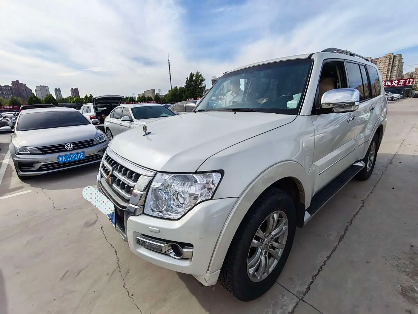 Mitsubishi Pajero 2020 — Photo 1/10