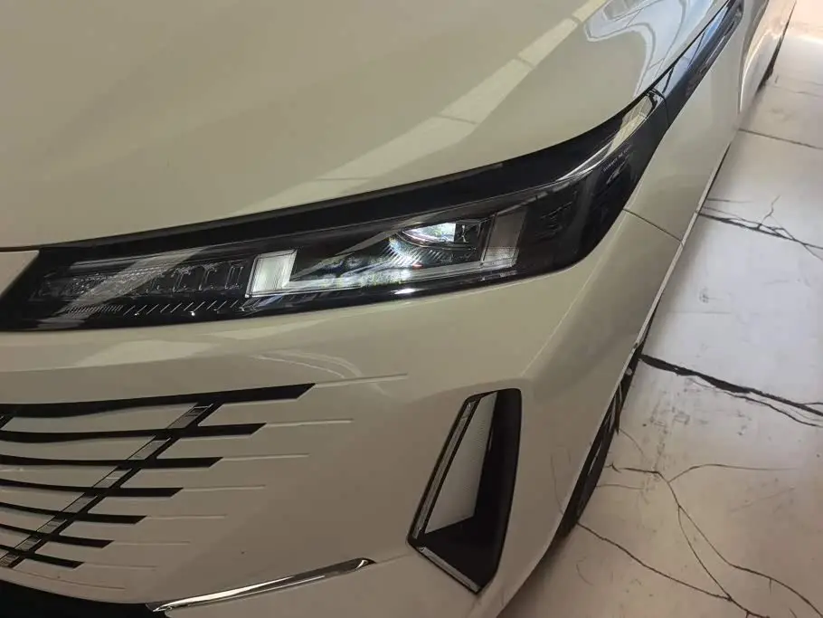 Changan Eado PHEV 2025 — Photo 5/16