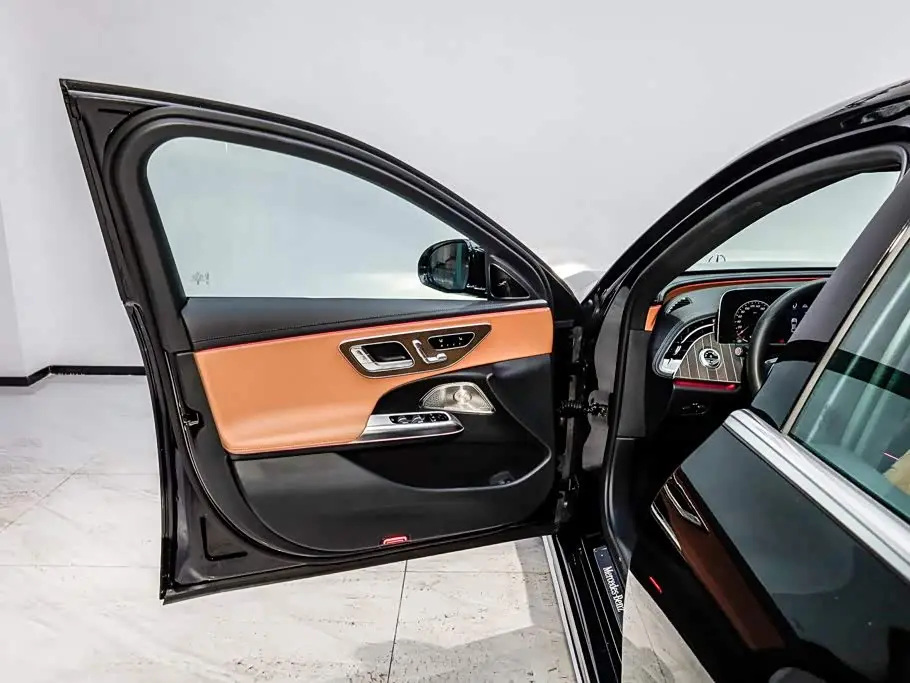 Mercedes-Benz E-Class 2024 — Photo 8/20