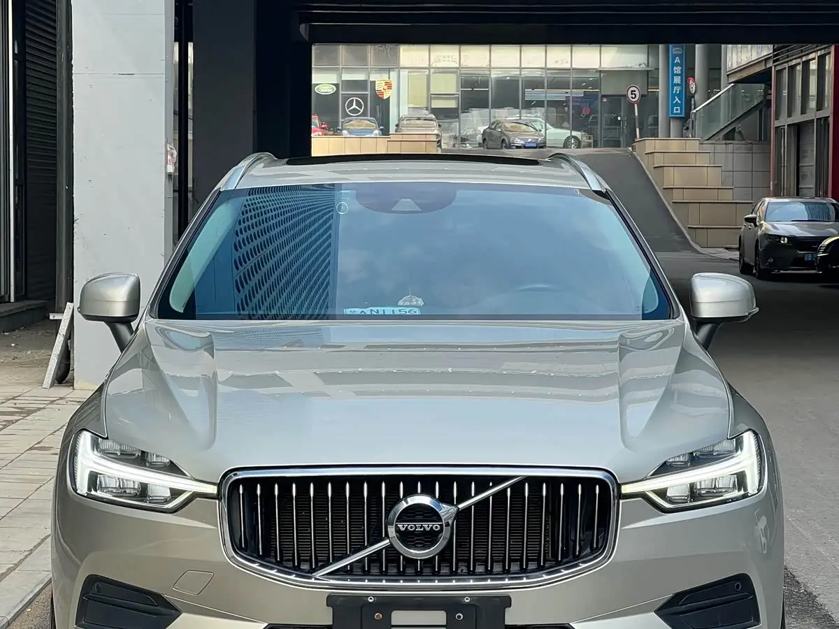 Volvo XC60 2019 — Фото 2/17