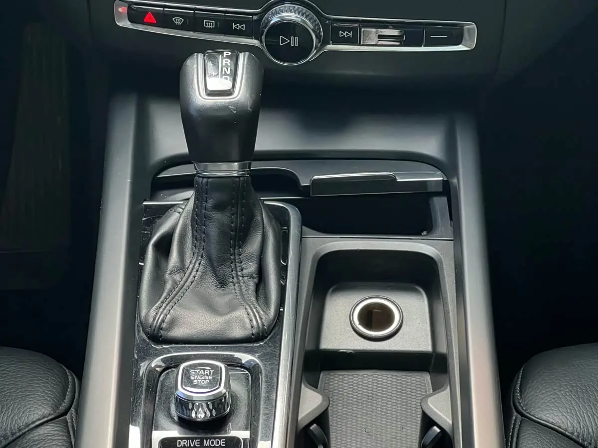 Volvo XC60 2019 — Фото 15/17