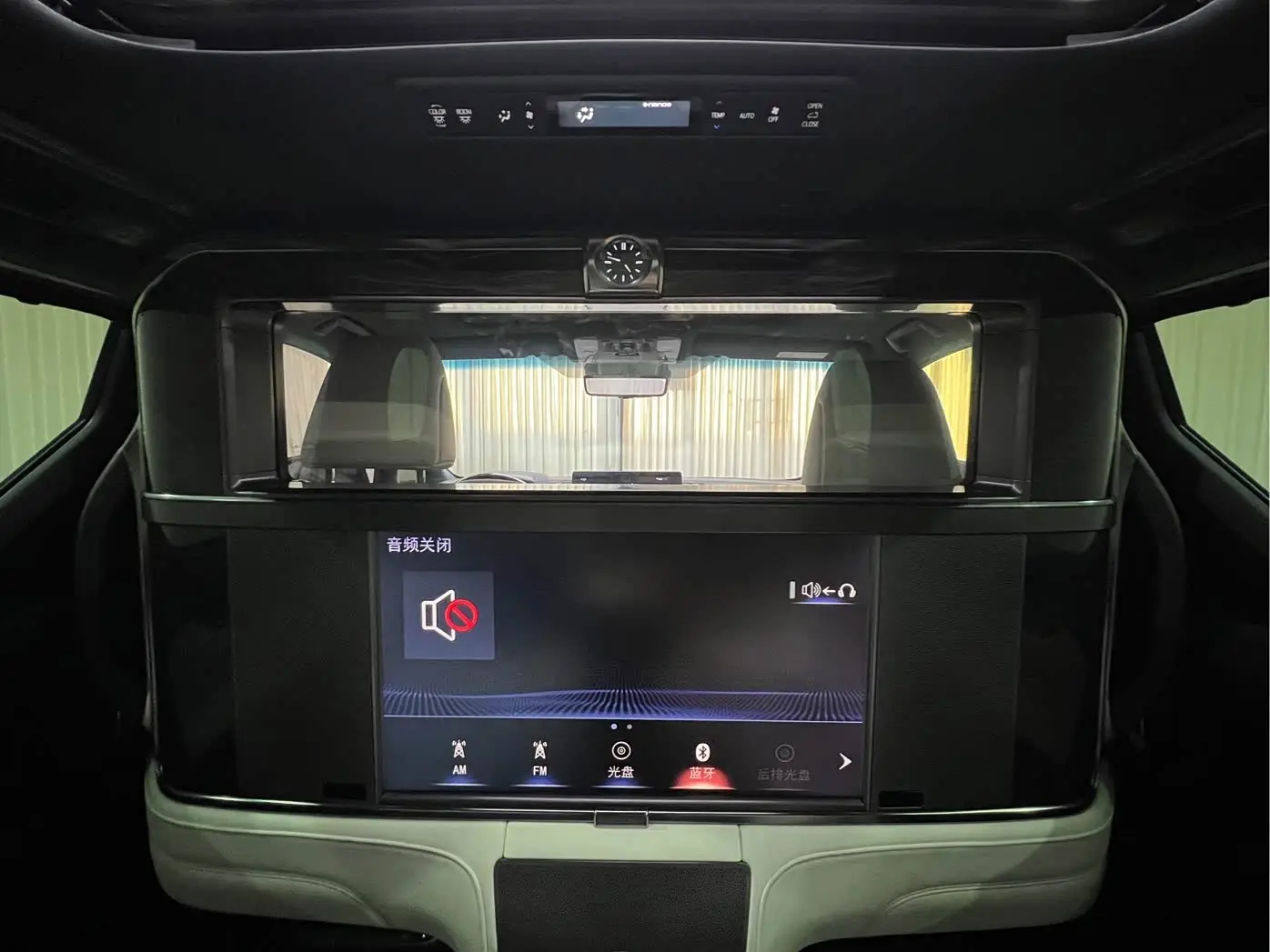 Lexus LM 2020 — Photo 15/20