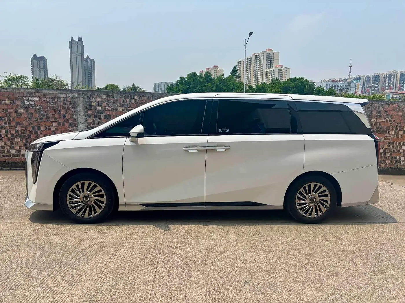 GAC Trumpchi Trumpchi M8 2024 — Photo 7/16