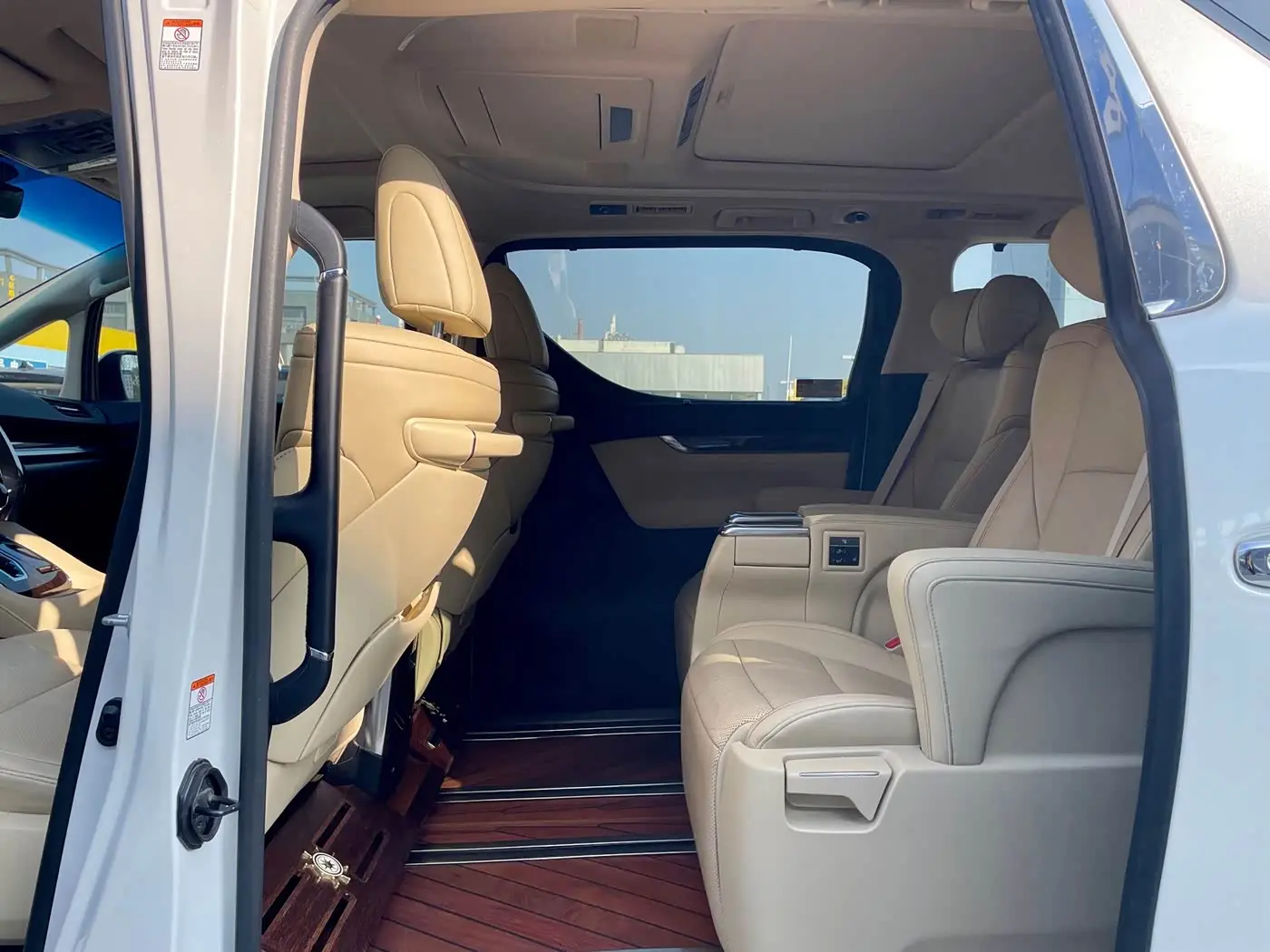 Toyota Alphard 2020 — Photo 4/9