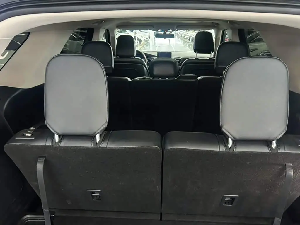 Ford Explorer 2022 — Photo 10/20