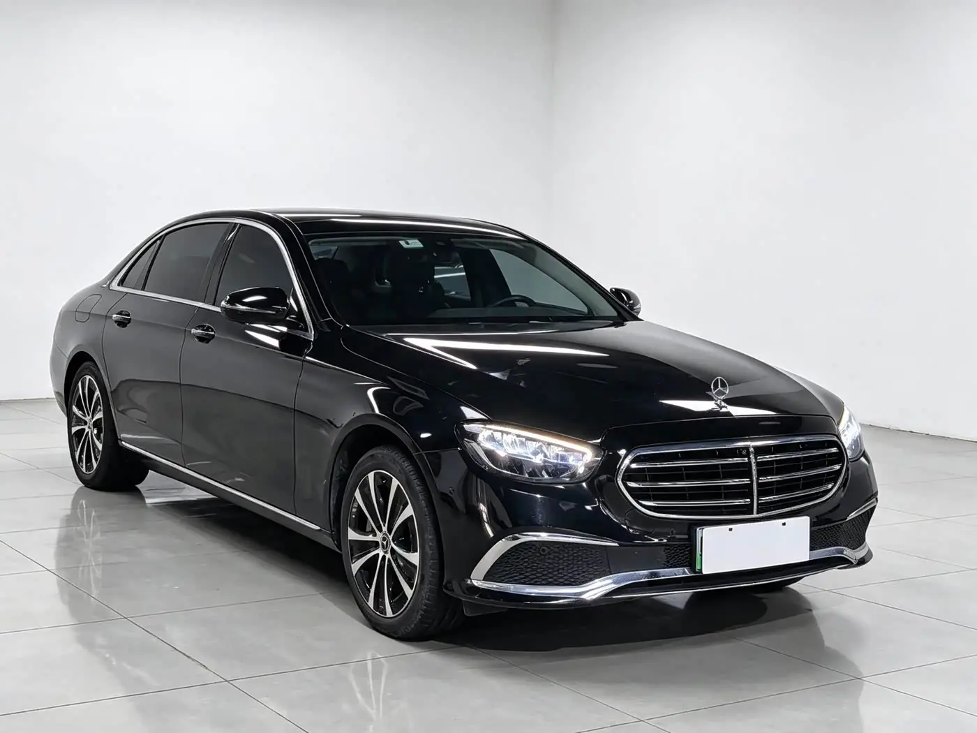 Mercedes-Benz E-Class New Energy 2022 — Photo 1/8