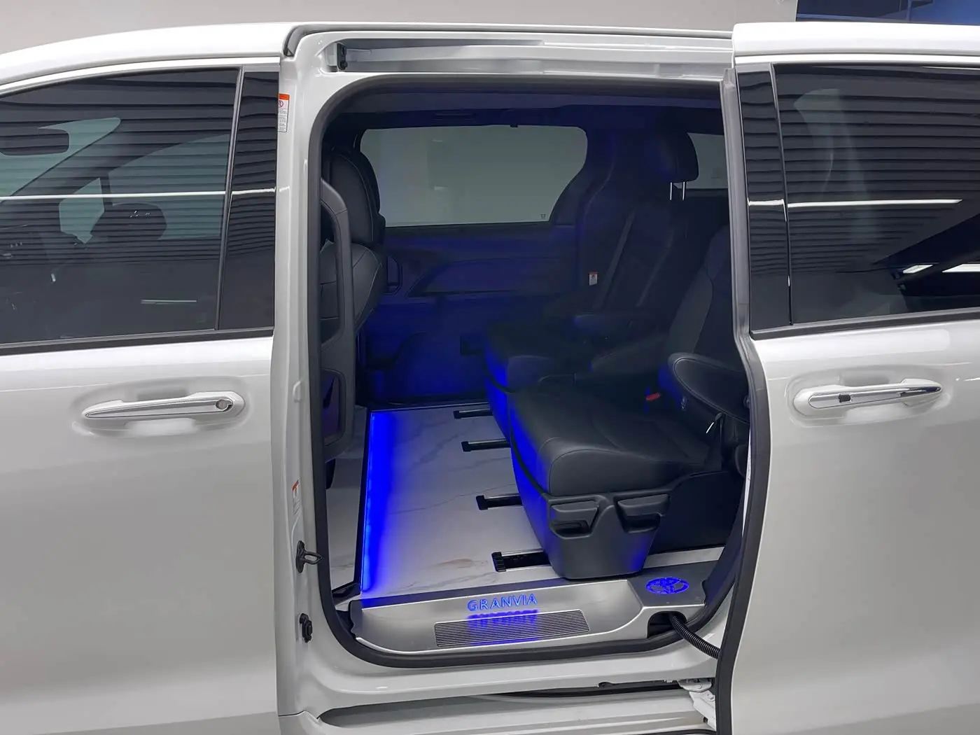 Toyota Granvia 2025 — Photo 17/20
