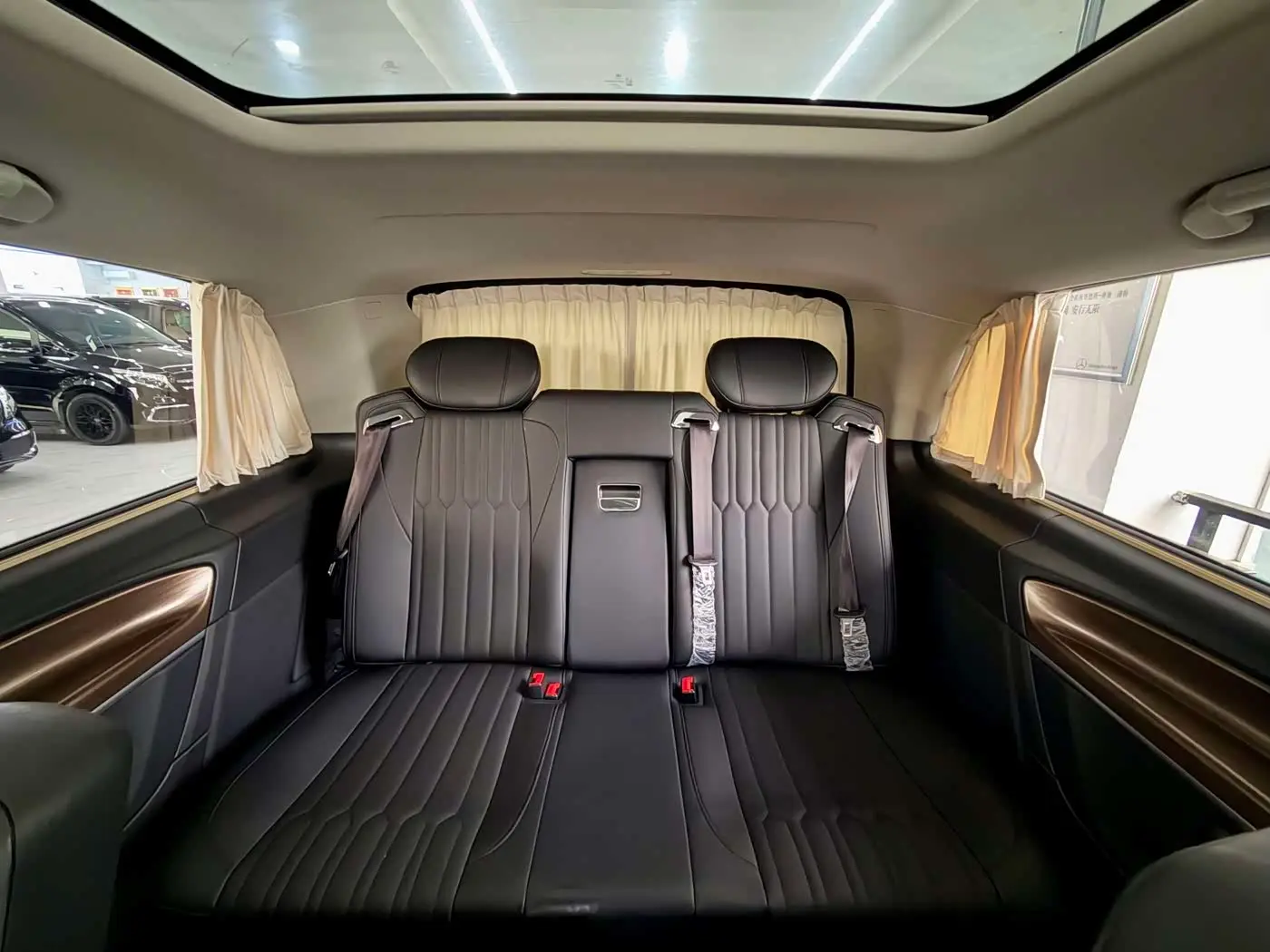 Mercedes-Benz V-Class 2025 — ფოტო 12/16