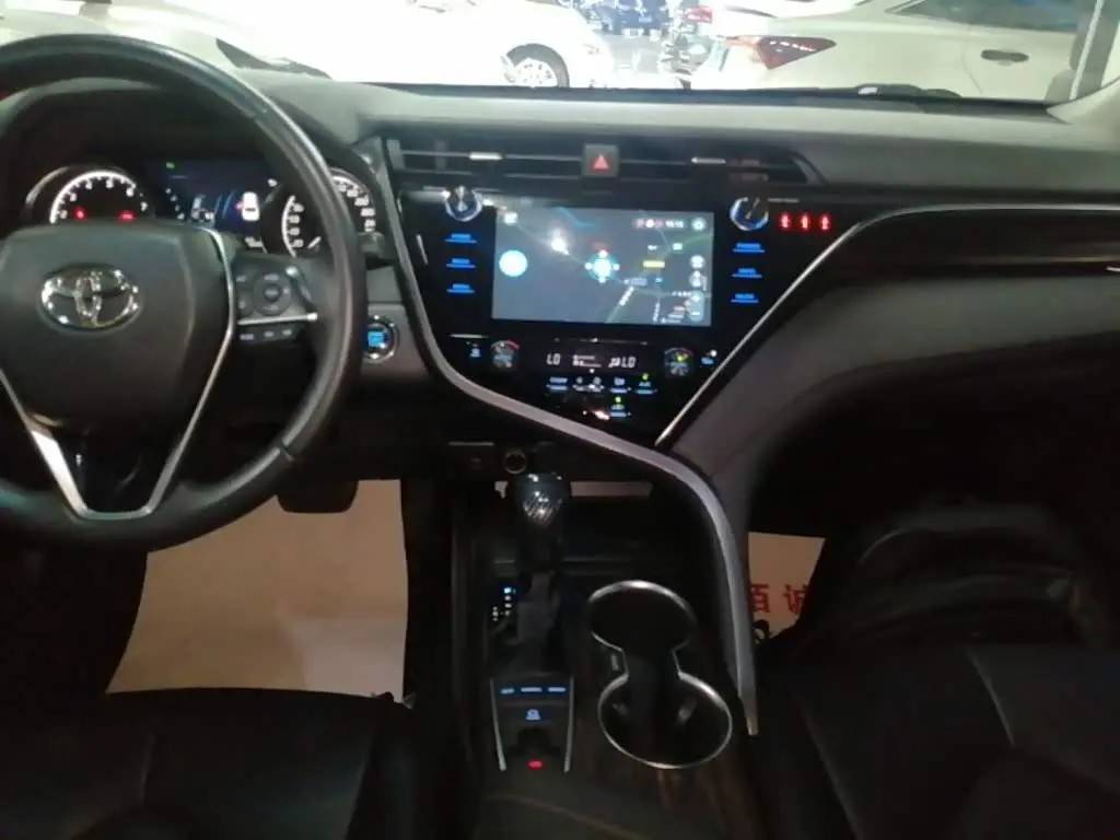 Toyota Camry 2021 — Şəkil 13/20