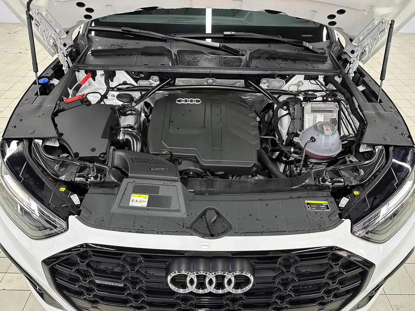 Audi Q5L 2024 — ფოტო 18/20
