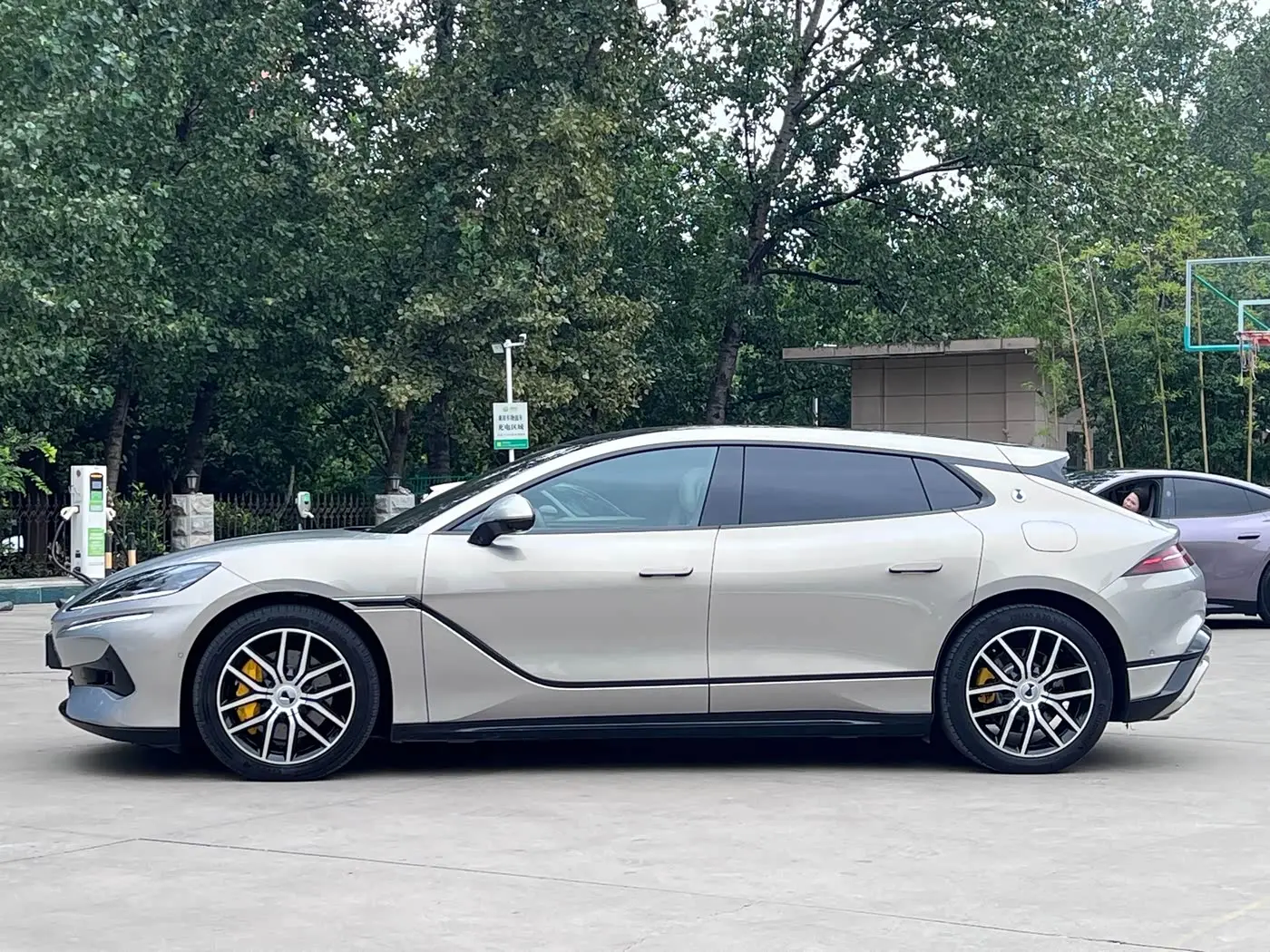 Denza Z9GT 2025 — Photo 7/20