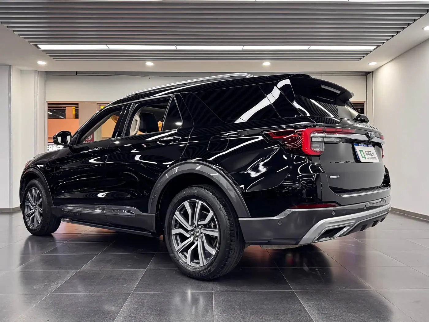 Ford Explorer 2023 — Photo 4/9