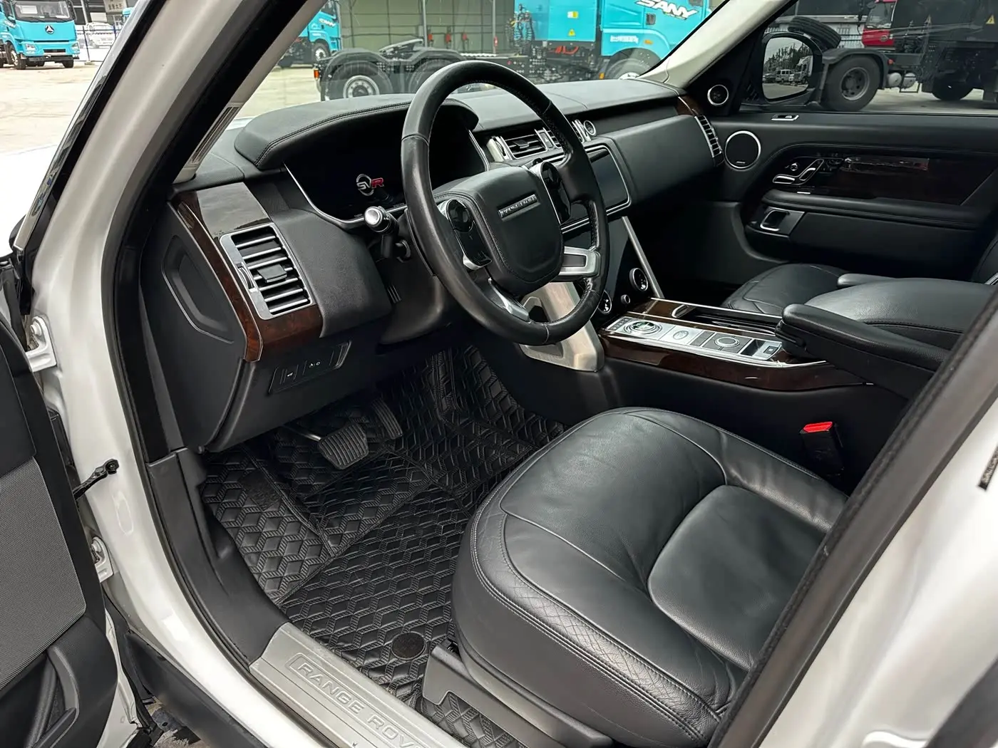 Land Rover Range Rover 2022 — Photo 4/12