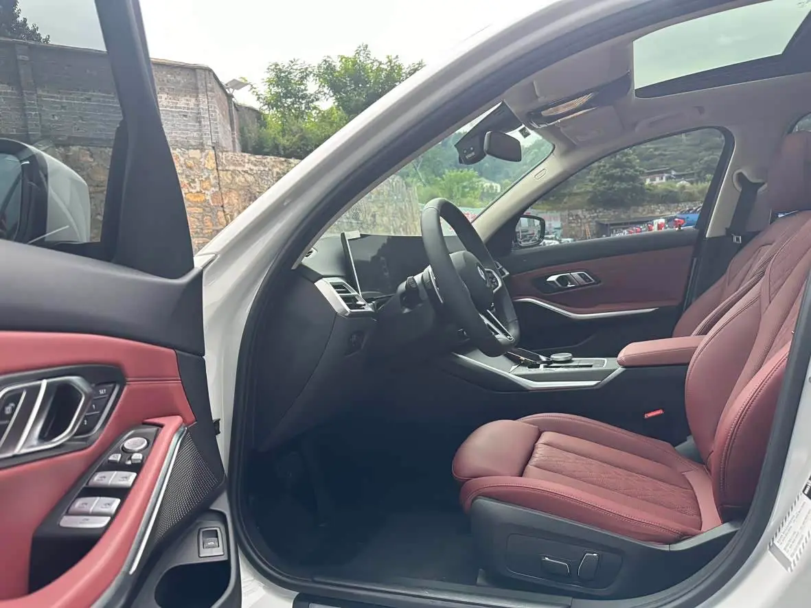 BMW 3 Series 2025 — Photo 4/15