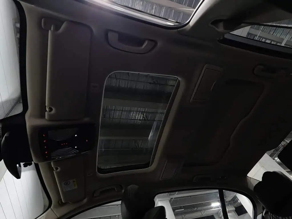 BMW 5 Series New Energy 2020 — Фото 14/20