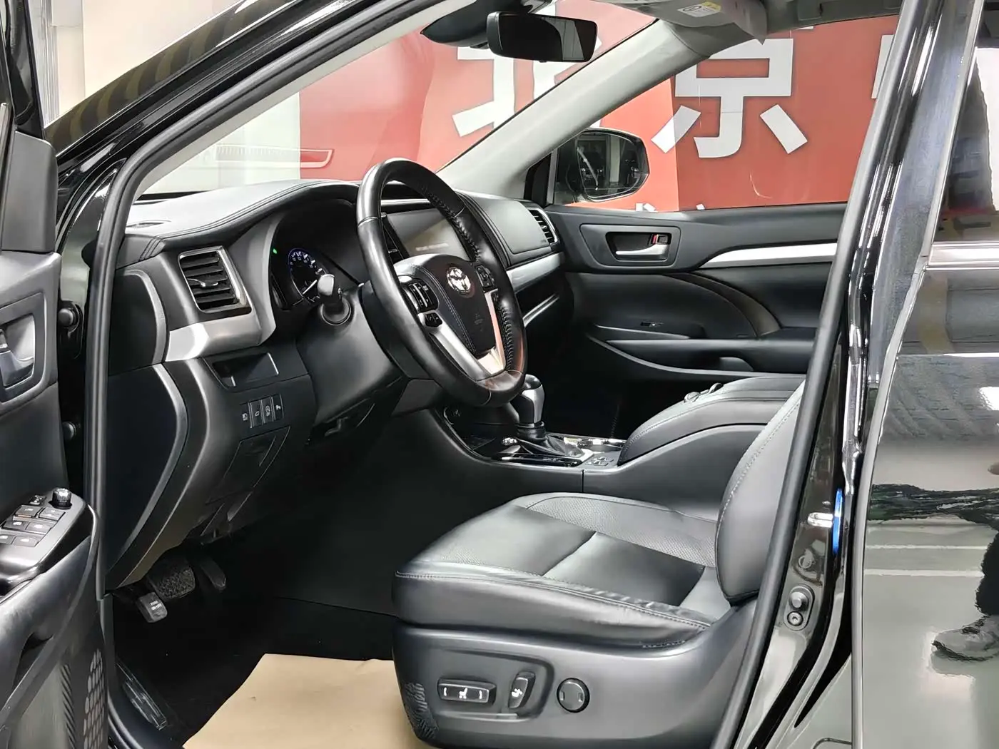 Toyota Highlander 2020 — Photo 6/19