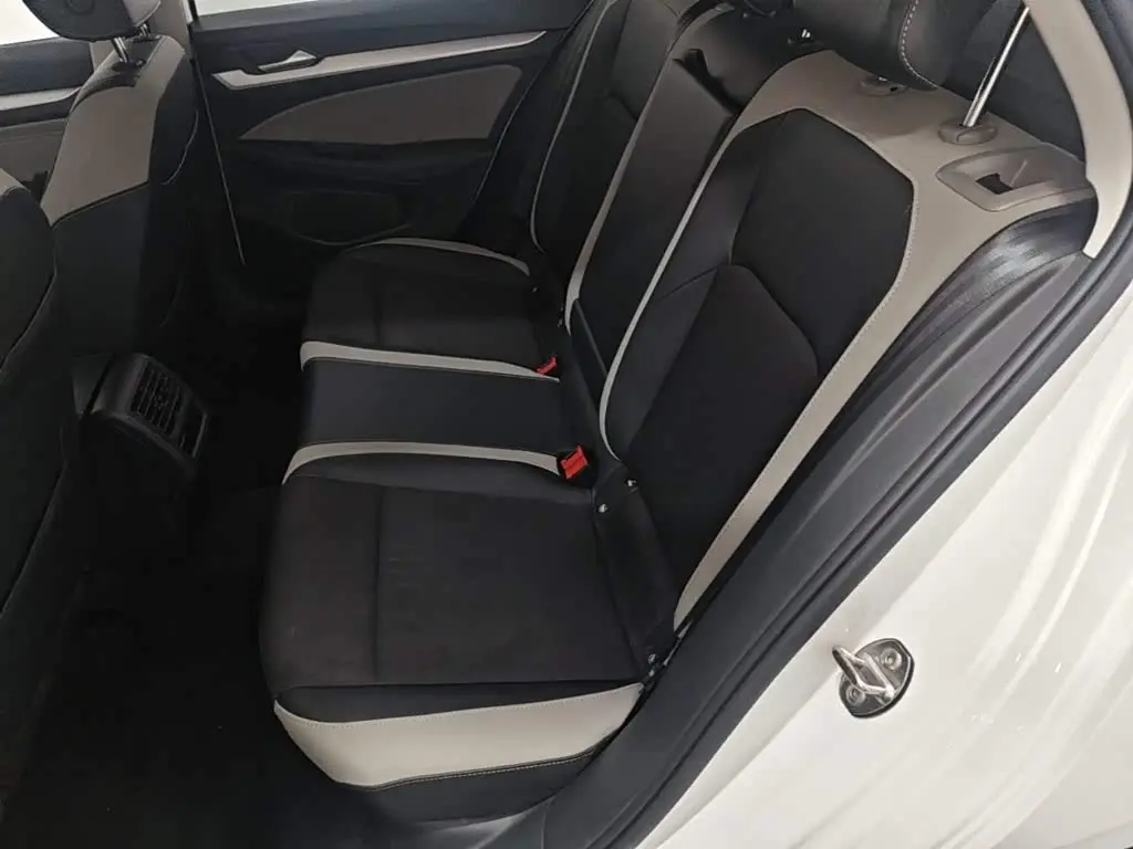 Volkswagen Golf 2024 — Photo 17/20