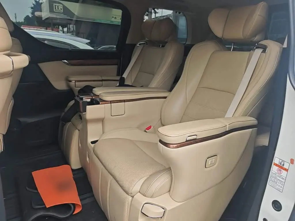 Toyota Alphard 2017 — Photo 16/20