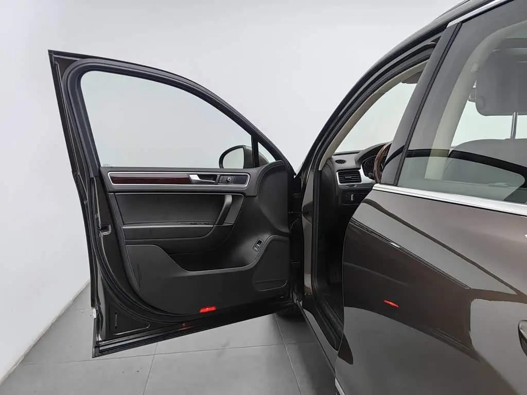 Volkswagen Touareg 2015 — Photo 8/20