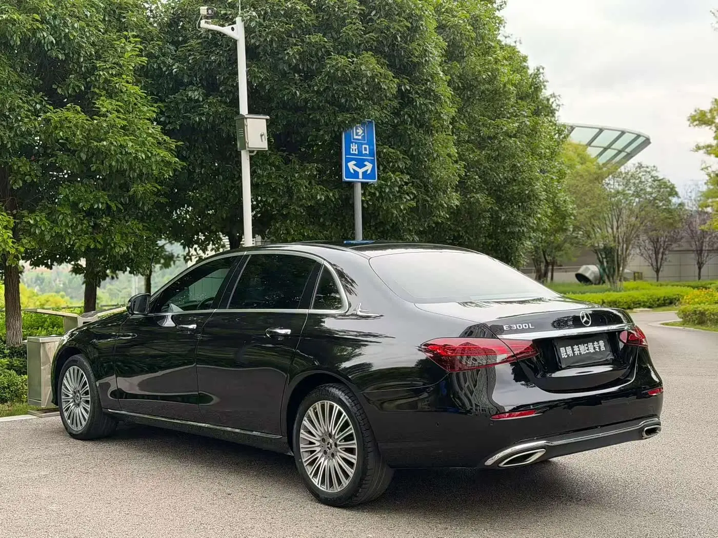 Mercedes-Benz E-Class 2023 — Photo 9/9