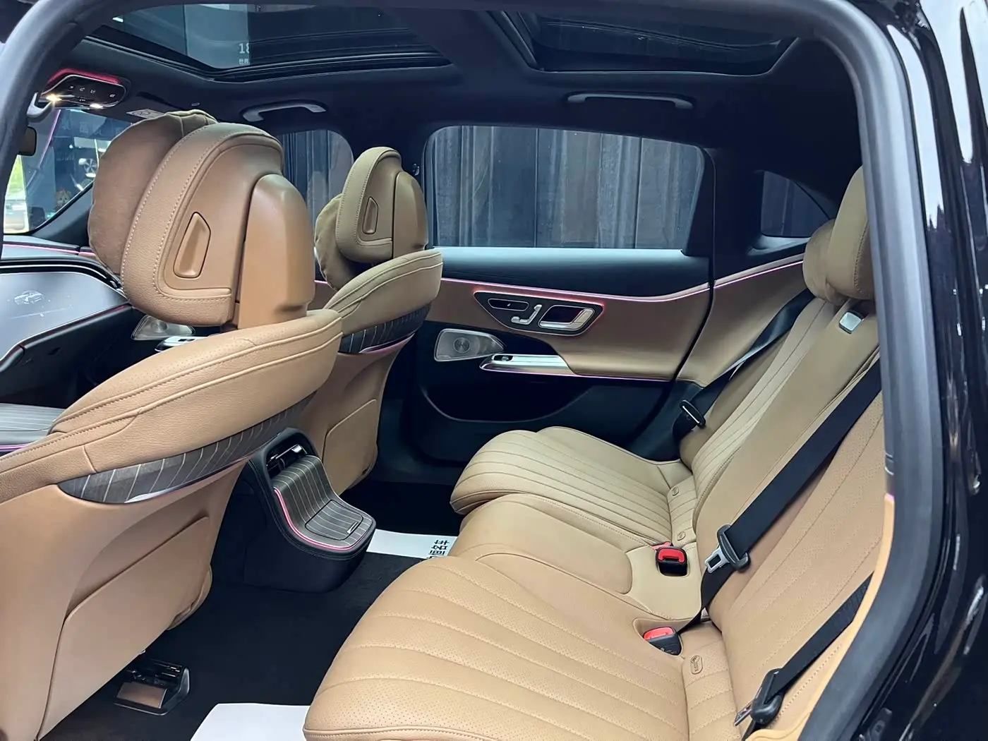 Mercedes-Benz E-Class 2024 — Photo 14/20