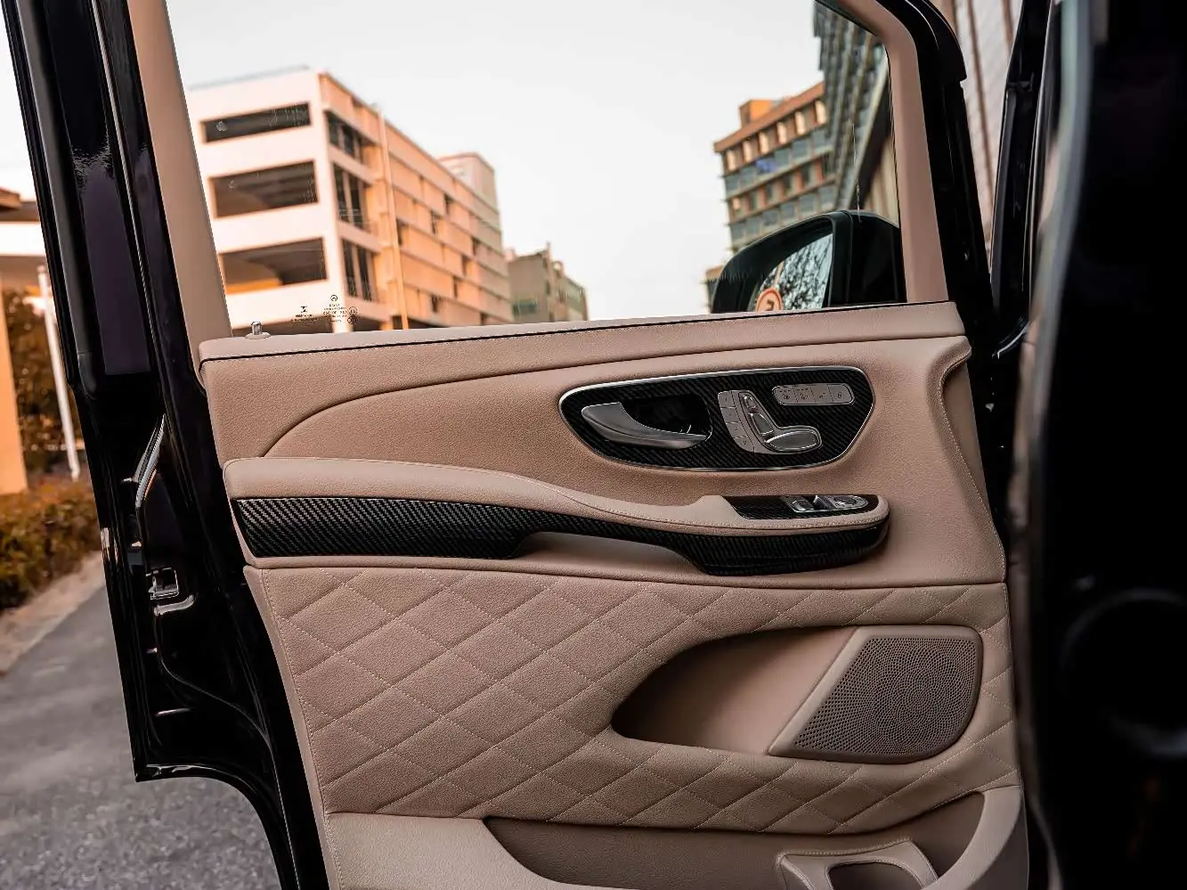 Mercedes-Benz V-Class 2019 — Фото 13/20